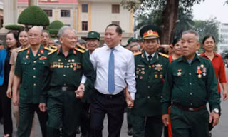 Gặp mặt thân nhân liệt sĩ, cán bộ, chiến sĩ làm nên Đại thắng Mùa xuân 1975