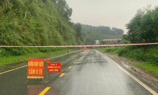 Sạt lở trên Quốc lộ 70B tại Phú Thọ, phân luồng khẩn cấp