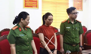 Tạm giam cựu kế toán trưởng trung tâm y tế lập khống chứng từ mua sắm