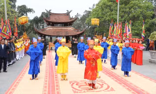 Dâng hương tưởng nhớ công lao Đức Quốc Tổ Lạc Long Quân và Tổ Mẫu Âu Cơ 