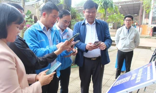 Tỉnh Đoàn Hòa Bình trao quà tặng, phần việc hơn 1,5 tỉ đồng phát động Tháng Thanh niên