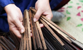 Ngắm bộ lịch tre - báu vật vô giá của người Mường