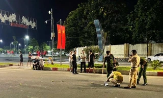 Khống chế 'quái xế' bỏ chạy, tông xe vào cán bộ công an xã 