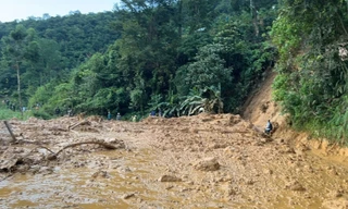 Hai tuyến quốc lộ qua Sơn La, Phú Thọ sạt lở, có tuyến 4 ngày chưa thông đường