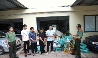 Triệt phá ổ nhóm chế tạo rồi rao bán vũ khí trên mạng