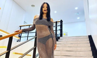 Lee Hyori diện váy lưới xuyên thấu ở tuổi 44