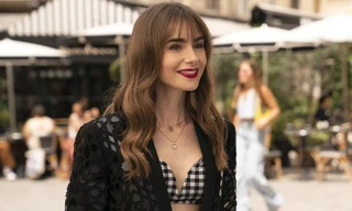 Nữ chính 'Emily in Paris' bị bạn trai cũ chê bai thân hình nhỏ bé