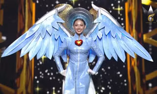 Miss Grand International: Thùy Tiên tỏa sáng ở đêm thi Trang phục Dân tộc dù gặp sự cố