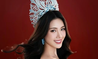 Không thể nhận ra Hoa hậu Bùi Quỳnh Hoa trong bộ ảnh mới chụp cùng vương miện