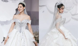 Hoa hậu Thanh Thủy - Khánh Vân diện váy cưới, làm vedette tại show thời trang