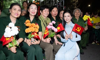 Thí sinh Hoa hậu Việt Nam tự hào tham dự cầu truyền hình Vang Mãi Khúc Khải Hoàn