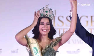 Tân Miss Grand International 2024 khóc nức nở, sẵn sàng bán hàng livestream