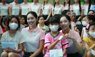 Top 25 Hoa hậu Việt Nam 2024 trao quà cho bệnh nhi tại Bệnh viện Trung ương Huế