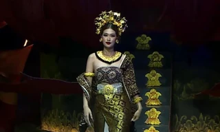 Phần catwalk "vừa lạ vừa quen" của Hoa hậu Thiên Ân với trang phục truyền thống Bali