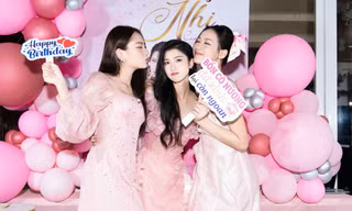 "Nhân vật bí ẩn" khiến Á hậu Phương Nhi bật khóc trong bữa tiệc sinh nhật tuổi 21