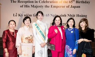 Hoa hậu Thanh Thủy tham dự lễ kỷ niệm 65 năm ngày sinh Nhật Hoàng Naruhito
