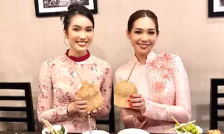 Á hậu Phương Anh cùng Miss International 2019 Sireethorn Leearamwat mặc áo dài thưởng thức bún chả