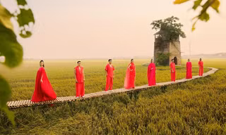 Sàn diễn độc đáo dài 150m làm từ 3000 ống tre tại Hội An thách thức dàn mẫu Việt