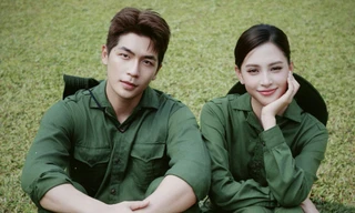 Bộ ảnh đáng yêu chào mừng Đại lễ của Hoa hậu Tiểu Vy và diễn viên Quốc Anh