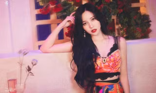 Stylist TWICE ra tay chỉnh sửa thiết kế hiểm hóc cho Mina, netizen chê trông chán hẳn!