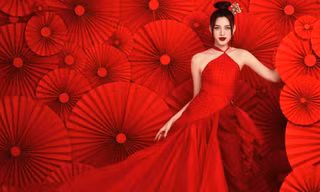 Tung ảnh đón Tết đỏ rực, Hoa hậu Đỗ Thị Hà gửi lời chúc bằng cả tiếng Việt và tiếng Anh