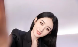 Ảnh quảng cáo mới của Triệu Lệ Dĩnh trông như “chụp căn cước” nhưng netizen vẫn vào an ủi