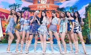 Stylist cắt xẻ khăn Hermès làm vải may đồ cho TWICE, netizen nghi ngờ dùng hàng superfake?