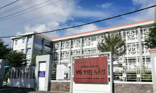 TPHCM: 21 học sinh đau bụng, nôn ói sau khi đi học về