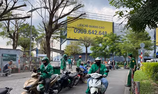 Giả mạo GrabBike vào sân bay Tân Sơn Nhất chèo kéo khách