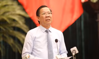 Chủ tịch UBND TPHCM trả lời chất vấn về lấn chiếm lòng đường, phát triển nhà ở xã hội 