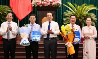 Trao nghị quyết, quyết định phê chuẩn các chức danh lãnh đạo TPHCM