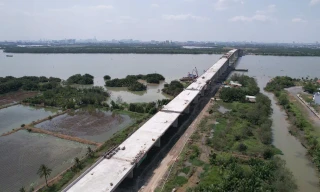 Cát từ hàng loạt tỉnh miền Tây đổ về xây dựng Vành đai 3 TPHCM