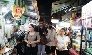 2 phố ẩm thực nổi tiếng ở TPHCM: Nơi đìu hiu, chỗ nườm nượp khách