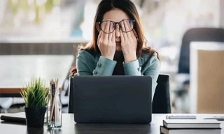 Vỡ mạch máu não, dấu hiệu nhận biết chỉ từ cơn đau đầu 