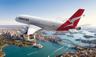 Máy bay chở khách suýt đụng nhau trên trời