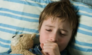 Xử trí khi trẻ bị ho trong mùa lạnh