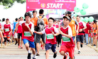 Giải chạy Marathon gây quỹ từ thiện của Đoàn Thanh niên Agribank