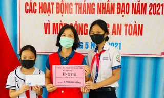 Hai chị em Diễm Quỳnh và Hà Giang đã đập heo đất để góp sức cùng chiến sĩ tuyến đầu chống dịch Bắc Giang