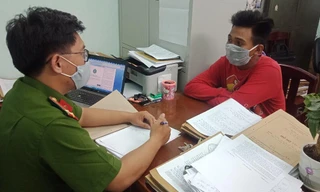 Một đối tượng trong số đó đang làm việc với công an 