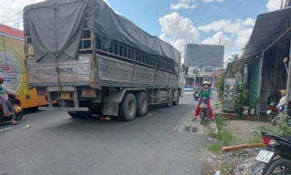 Tiền Giang: Hai người tử vong dưới gầm xe tải