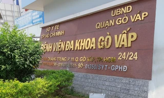 Tạm đình chỉ giám đốc bệnh viện nghi gom khẩu trang bán giá cao