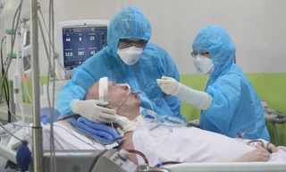 Hành trình níu giữ sự sống diệu kỳ cho bệnh nhân phi công người Anh