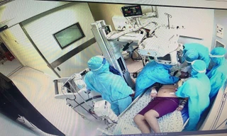 Một trẻ mắc COVID-19 được BV Nhi đồng Thành phố cứu sống thành công