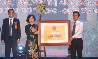 Quận Tây Hồ đón bằng Di tích quốc gia đối với điểm lưu niệm Chủ tịch Hồ Chí Minh