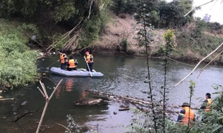 Tìm kiếm nạn nhân.