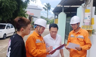 Kiểm tra nguyên nhân tiền điện tăng cao. 