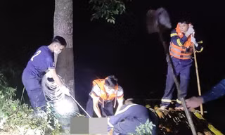 Lực lượng chức năng Cao Bằng nỗ lực tìm kiếm, trục vớt nạn nhân -Ảnh: B.T