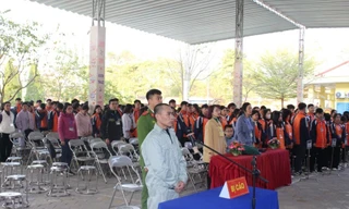 Bị cáo Tuấn ra tòa lĩnh án. 