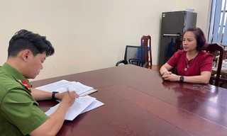 Đối tượng Hoàng Thị Tỉnh tại cơ quan công an. 