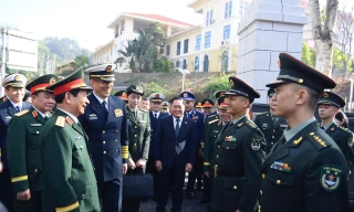 Thăm Đại đội Biên phòng cửa khẩu Hữu Nghị Quan (Trung Quốc). 